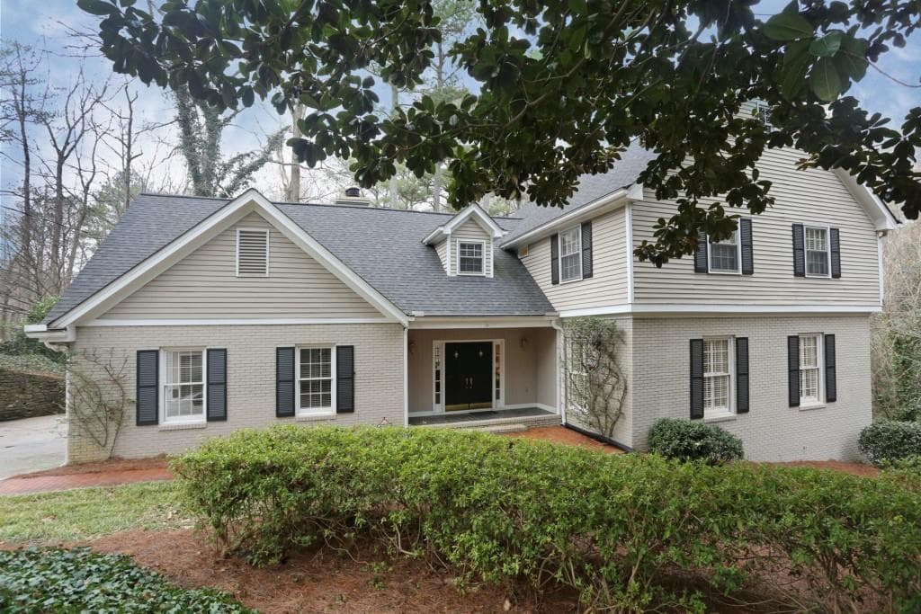 5 bedroom, 3,392 sq ft single family residence sold at 5300 New London Trace, Atlanta, GA 30327
