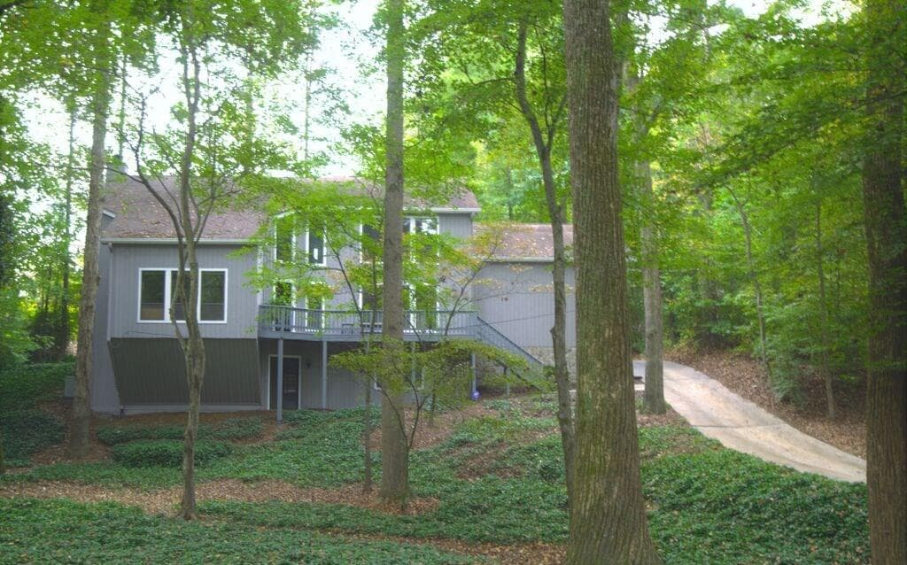 105 Dunhill Court, Sandy Springs, GA 30328 — most recent listing photo