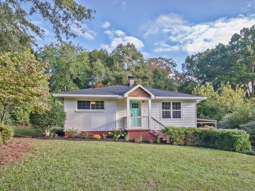 3 bedroom, 1,396 sq ft single family residence sold at 997 Magbee Drive, Smyrna, GA 30080