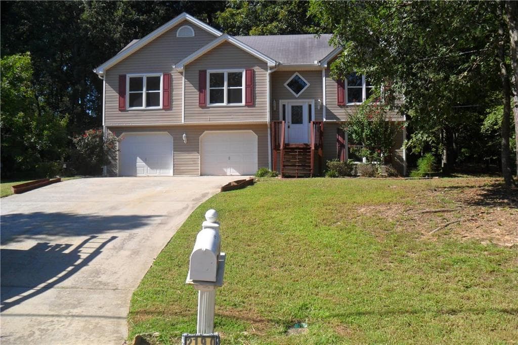 4 bedroom, 2,295 sq ft single family residence sold at 2190 Castle Royale Drive, Lawrenceville, GA 30043