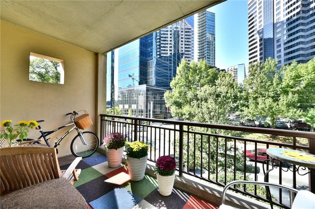 2 bedroom, 1,131 sq ft condominium sold at 1101 Juniper Street 217, Atlanta, GA 30309
