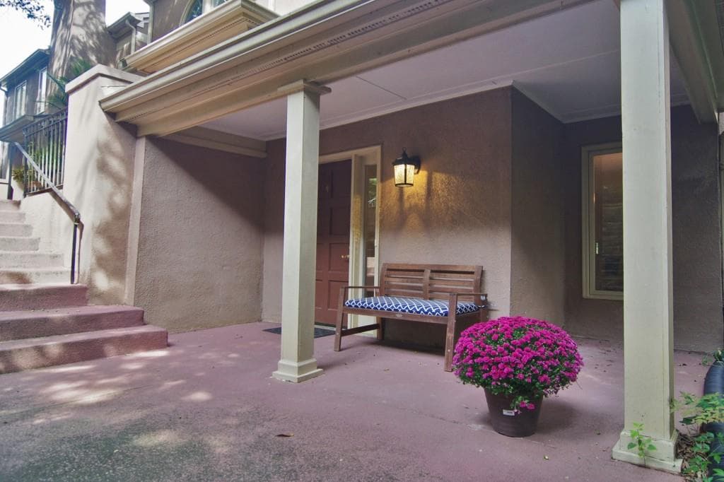 2 bedroom, 1,450 sq ft condominium sold at 4 Saint Claire Lane 4, Atlanta, GA 30324