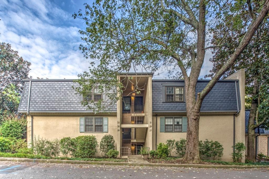 1 bedroom, 828 sq ft condominium sold at 30 Glenald Way, Atlanta, GA 30327