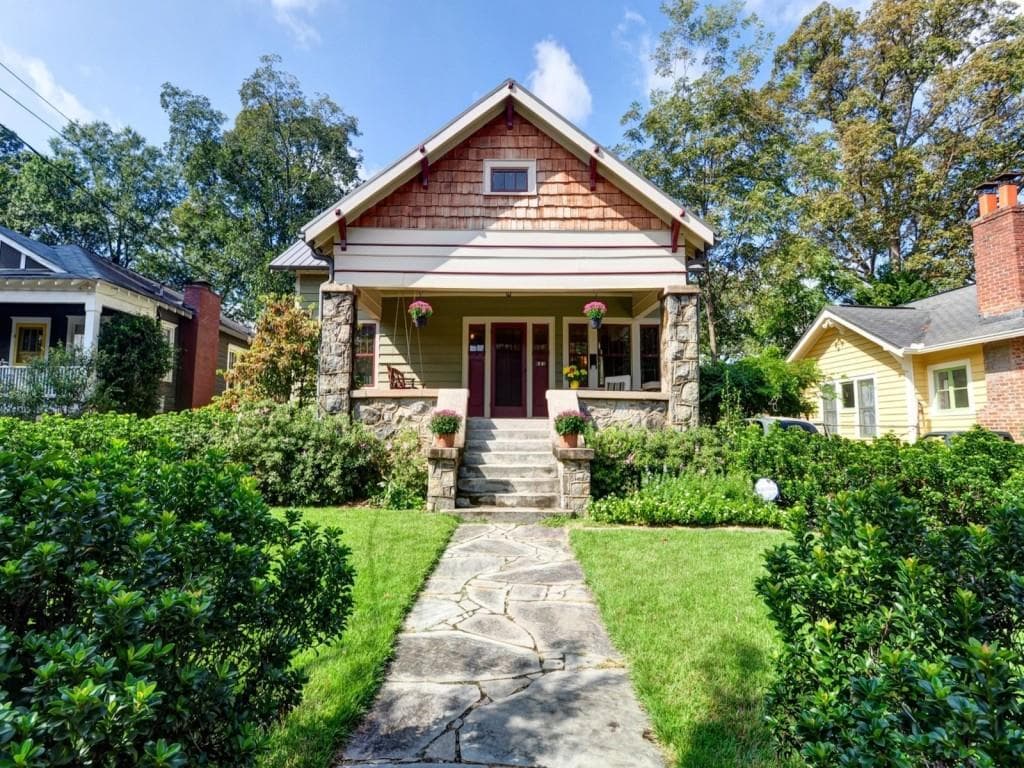 5 bedroom, 1,352 sq ft single family residence sold at 681 Woodland Avenue, Atlanta, GA 30316