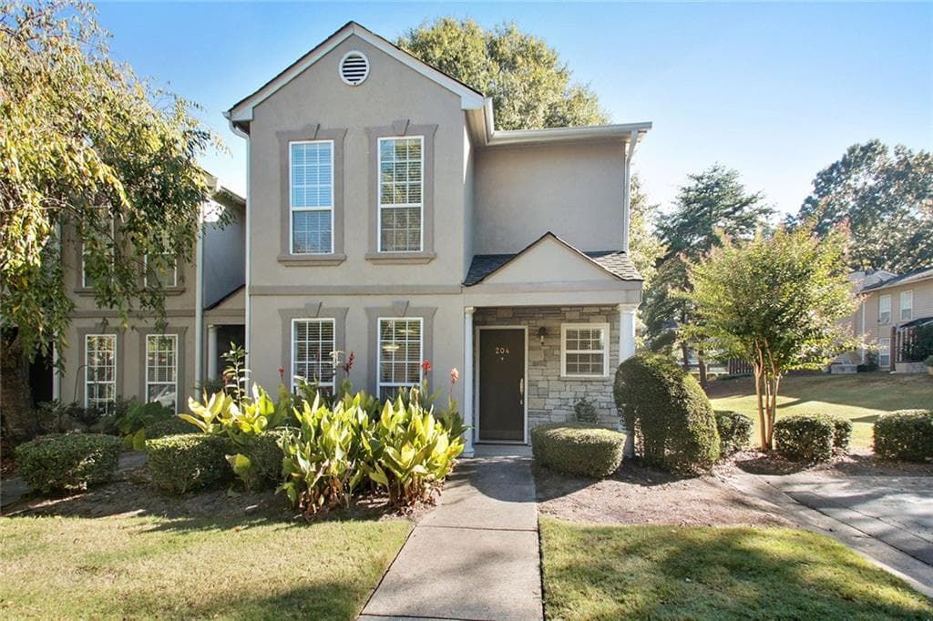 2 bedroom, 1,400 sq ft condominium sold at 204 Masons Creek Circle, Atlanta, GA 30350