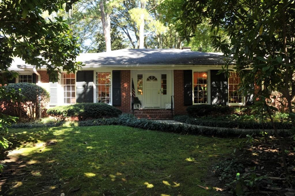 3 bedroom, 2,357 sq ft single family residence sold at 1315 Battleview Drive, Atlanta, GA 30327