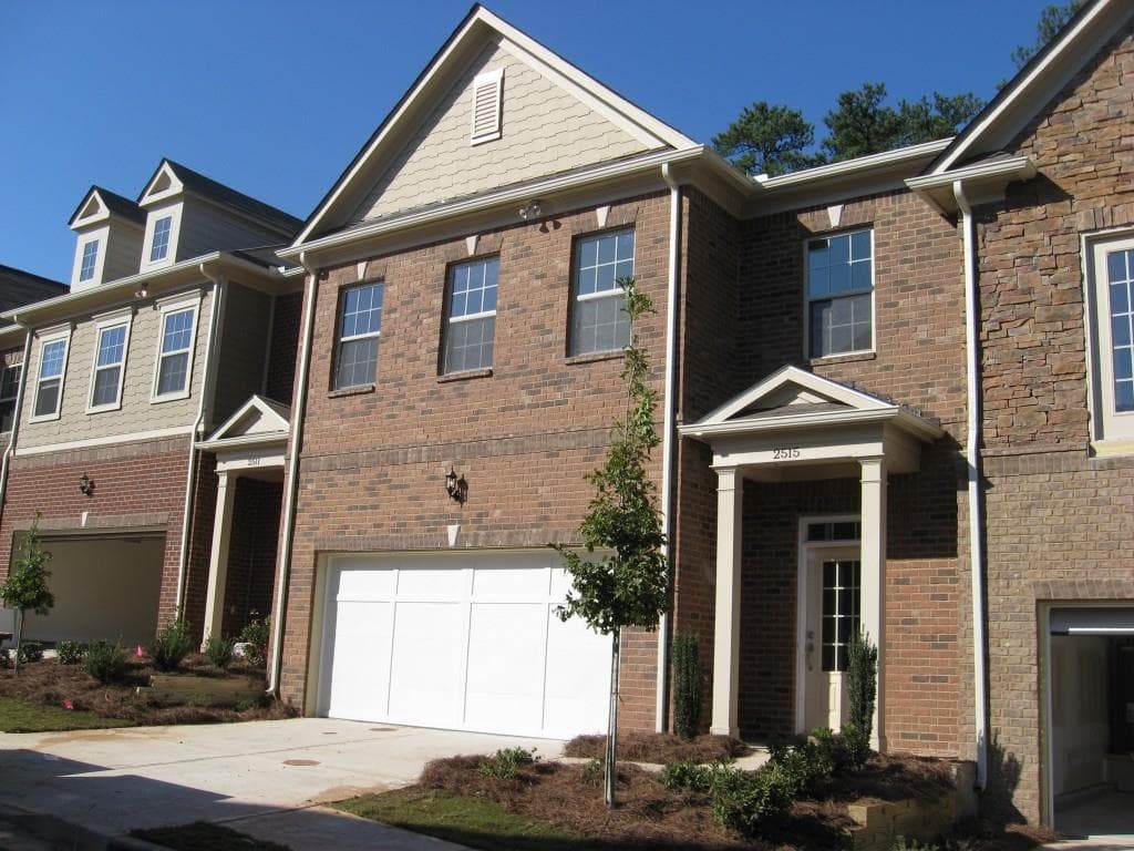 3 bedroom, 2,518 sq ft townhouse sold at 2515 Norwood Drive, Smyrna, GA 30080