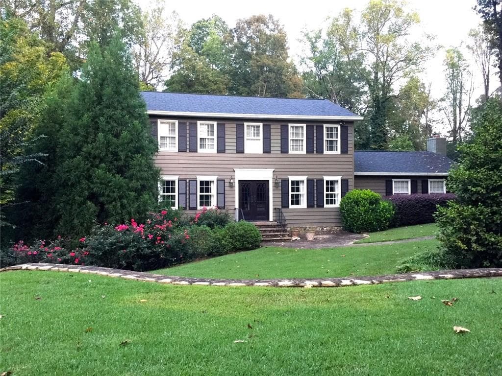 3 bedroom, 2,446 sq ft single family residence sold at 525 Mount Paran Road, Atlanta, GA 30327