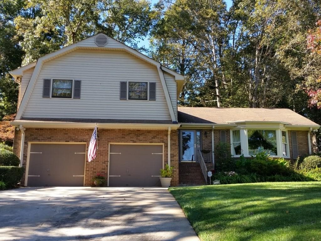 4 bedroom, 2,405 sq ft single family residence sold at 5148 N Peachtree Road, Dunwoody, GA 30338
