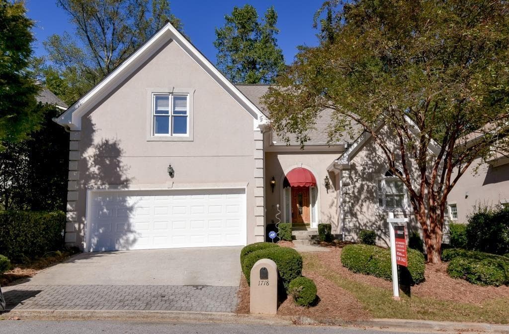 4 bedroom, 3,150 sq ft single family residence sold at 1718 Harts Run, Chamblee, GA 30341