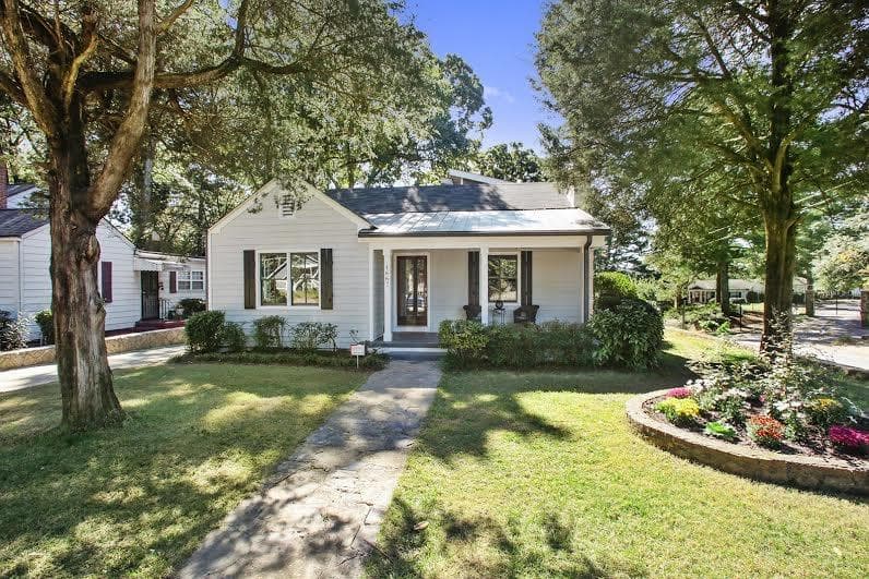 3 bedroom, 2,200 sq ft single family residence sold at 1667 Dixie Street, Atlanta, GA 30317
