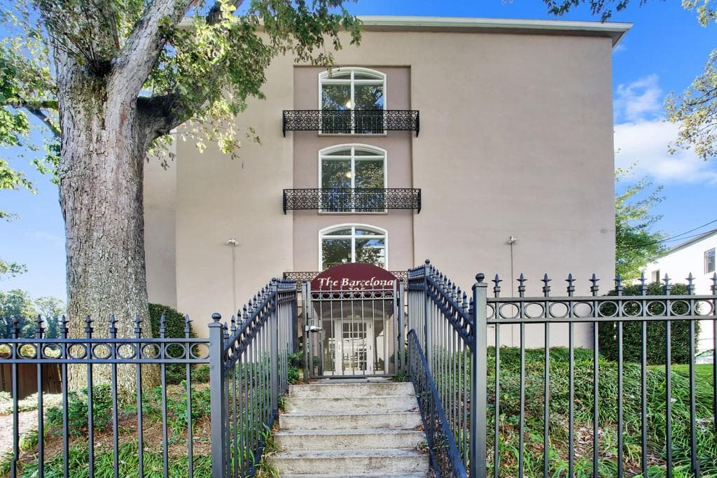 1 bedroom, 750 sq ft condominium sold at 395 Pharr Road 407, Atlanta, GA 30305