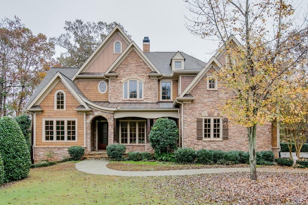 4 bedroom, 4,350 sq ft single family residence sold at 6109 Grand Marina Circle, Gainesville, GA 30506