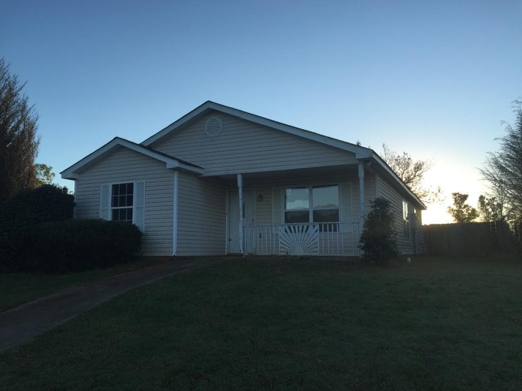 3 bedroom, 1,212 sq ft single family residence sold at 222 Dove Place, Social Circle, GA 30025