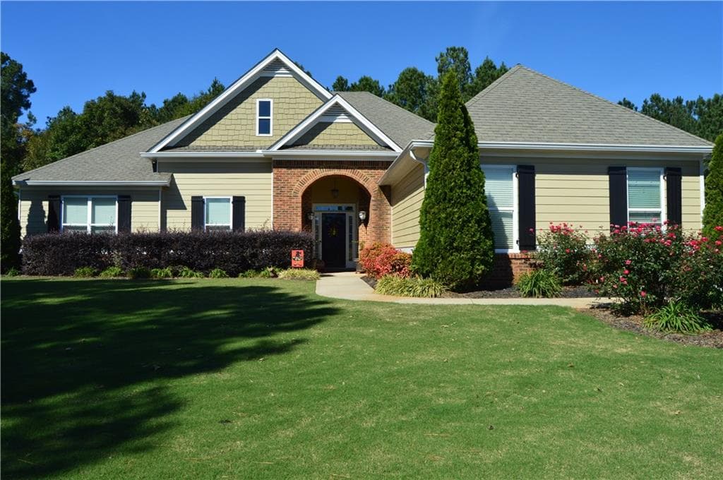 3 bedroom, 2,400 sq ft single family residence sold at 104 Hamway Lane, Winder, GA 30680