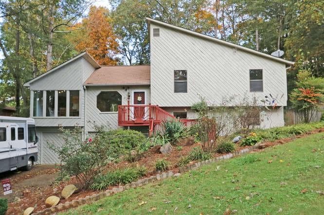 915 Blackwell Court, Marietta, GA 30066 — most recent listing photo