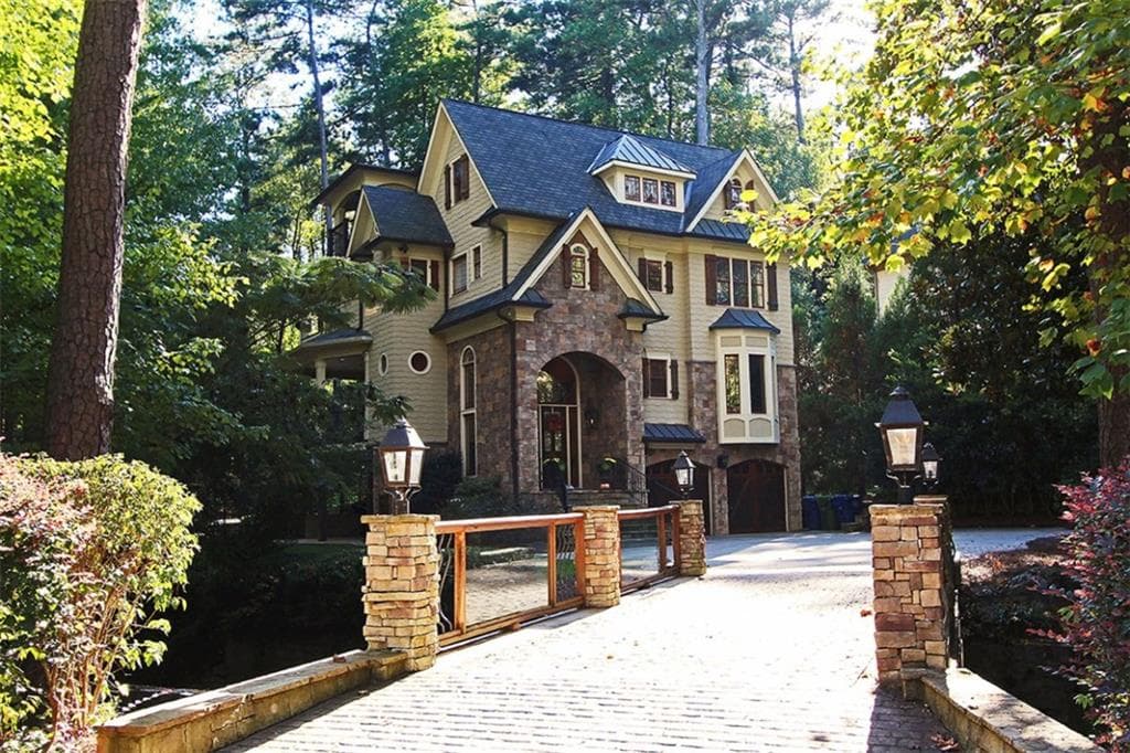 6 bedroom, 6,210 sq ft single family residence sold at 967 Canter Road, Atlanta, GA 30324