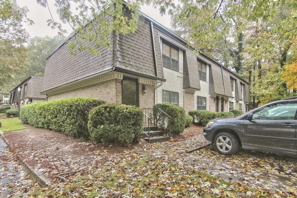 2 bedroom, 1,252 sq ft townhouse sold at 164 LaBlanc Way -, Atlanta, GA 30327