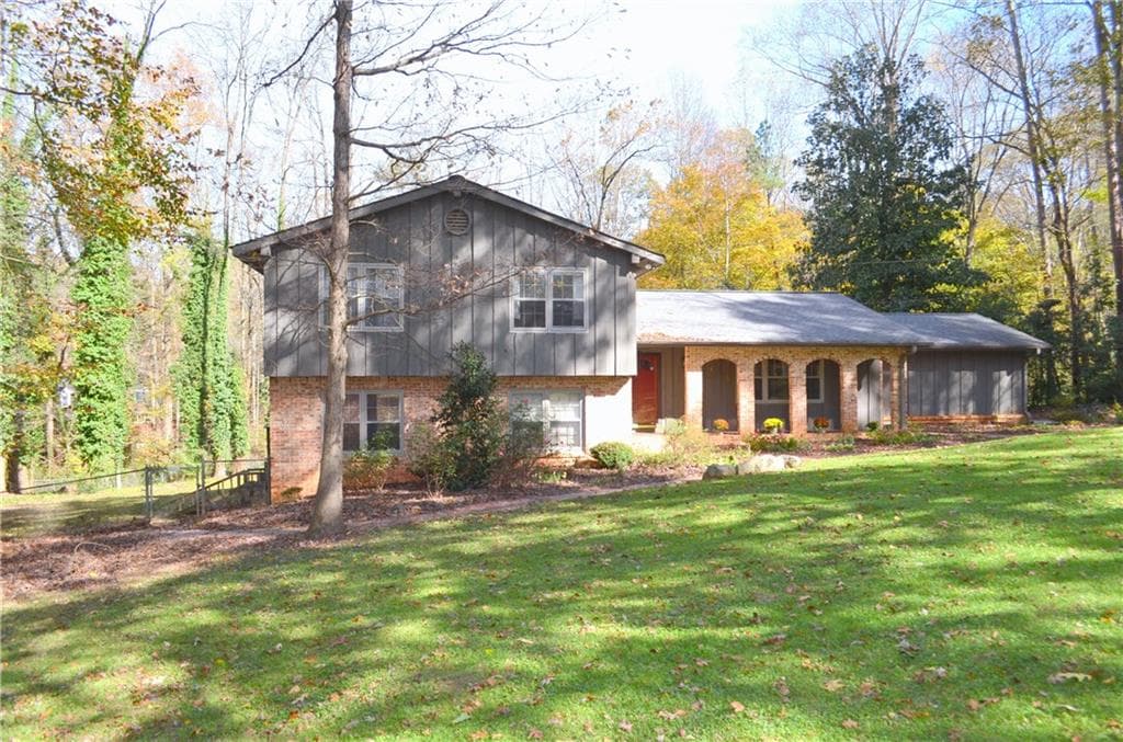 2340 Oxbow Circle, Smoke Rise, GA 30087 — most recent listing photo
