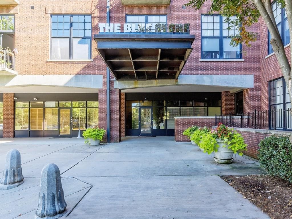 2 bedroom, 1,375 sq ft condominium sold at 6105 Blue Stone Road 219, Sandy Springs, GA 30328