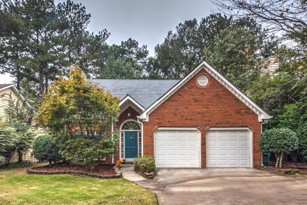 3 bedroom, 1,985 sq ft single family residence sold at 1010 Chateau Lane, Smyrna, GA 30082