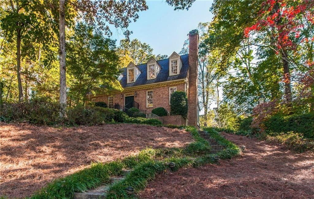 4 bedroom, 4,216 sq ft single family residence sold at 4715 Paran Valley, Atlanta, GA 30327