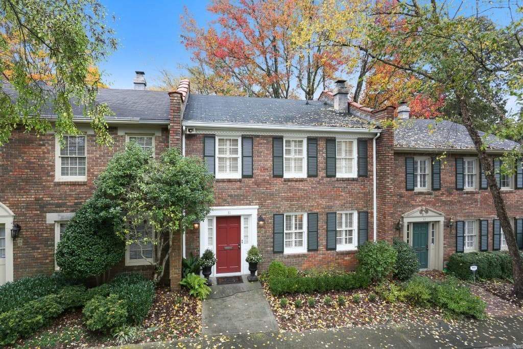 3 bedroom, 1,488 sq ft townhouse sold at 70 Old Ivy Road 31, Atlanta, GA 30342