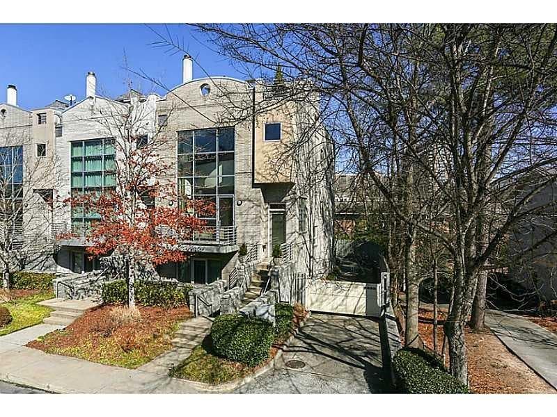 3 bedroom townhouse sold at 3695 Peachtree Road F, Atlanta, GA 30319
