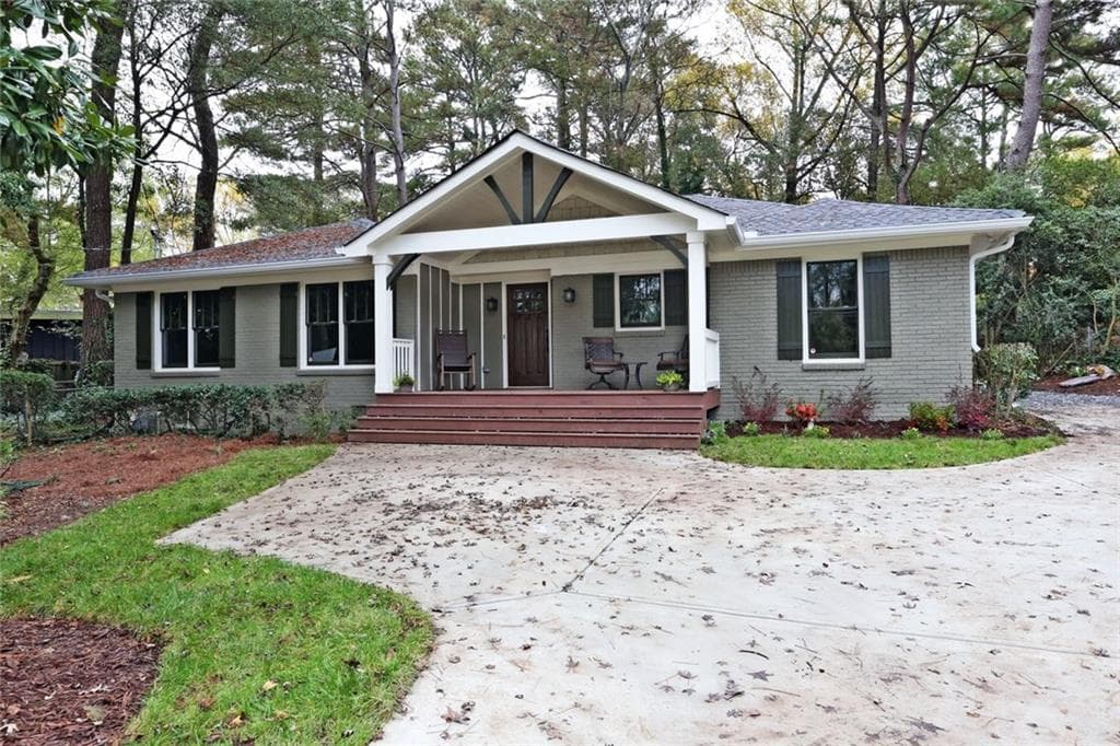 4 bedroom, 2,586 sq ft single family residence sold at 2011 Lenox Road, Atlanta, GA 30306