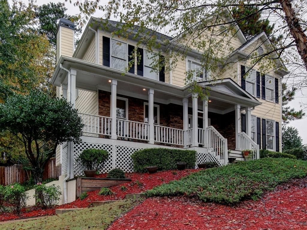 4 bedroom, 2,680 sq ft single family residence sold at 1017 Deer Hollow Drive, Woodstock, GA 30189