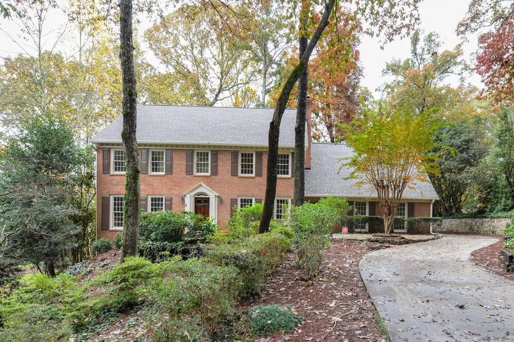 5 bedroom, 2,996 sq ft single family residence sold at 225 Brackenwood Circle, Sandy Springs, GA 30328
