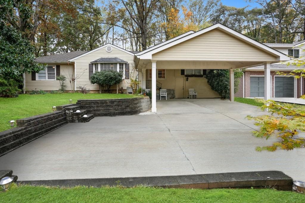 4 bedroom, 1,800 sq ft single family residence sold at 1290 Citadel Drive, Atlanta, GA 30324