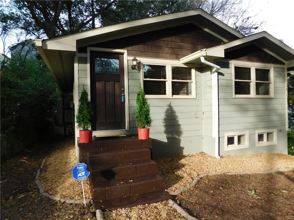 2 bedroom, 1,800 sq ft single family residence sold at 677 NW Holmes Street, Atlanta, GA 30318