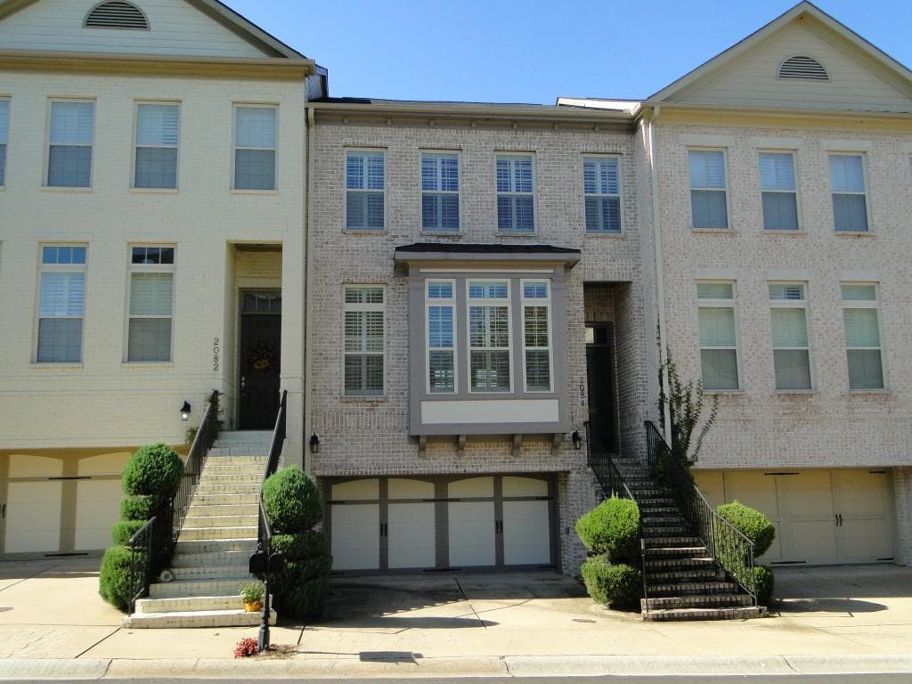 3 bedroom, 2,621 sq ft townhouse sold at 2084 Silas Way 2084, Atlanta, GA 30318