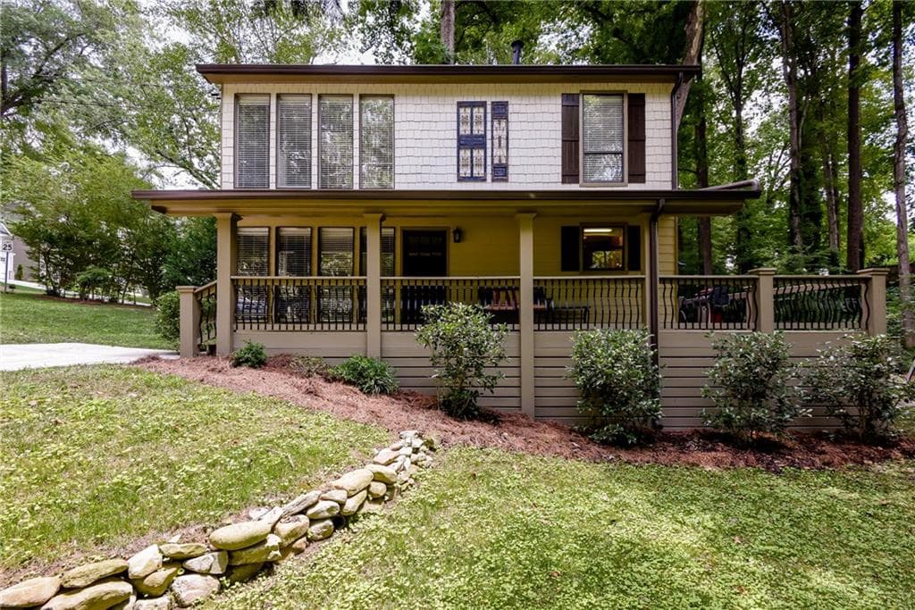 2 bedroom, 1,200 sq ft single family residence sold at 1755 Georgian Terrace, Atlanta, GA 30341