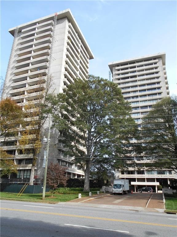 2 bedroom, 1,594 sq ft condominium sold at 2575 Peachtree Road 8G, Atlanta, GA 30305