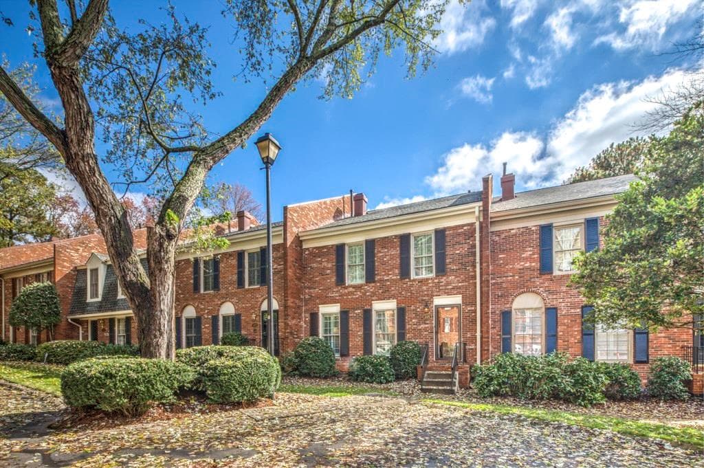 225 The South Chace 225, Atlanta, GA 30328 — most recent listing photo