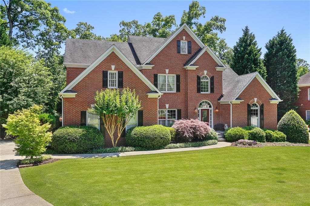 5 bedroom, 4,552 sq ft single family residence sold at 510 Woodmoore Court, Sandy Springs, GA 30342