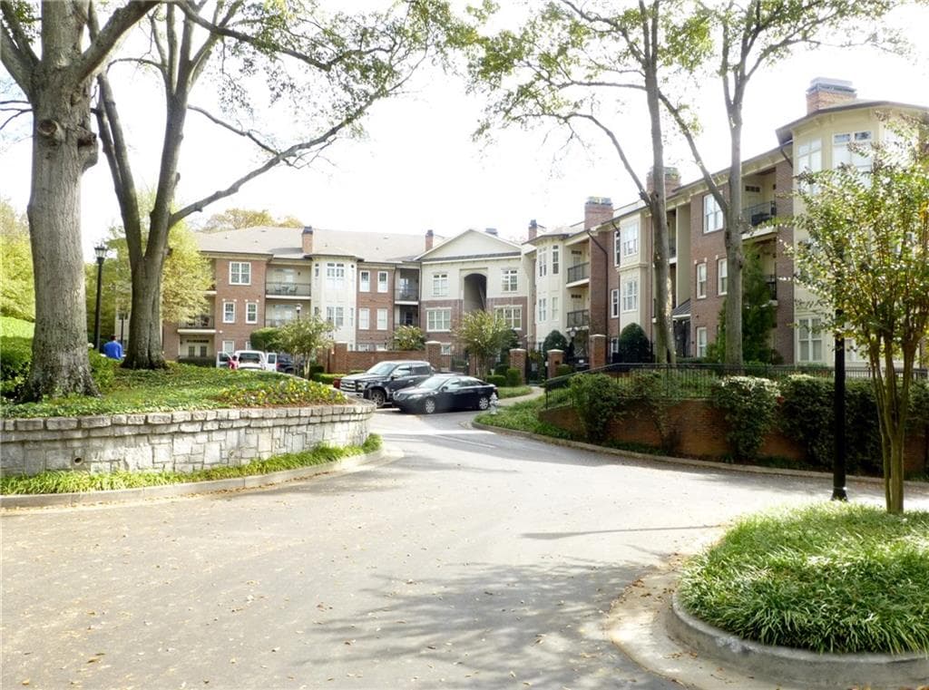 2 bedroom, 1,275 sq ft condominium sold at 828 Highland Lane 2106, Atlanta, GA 30306
