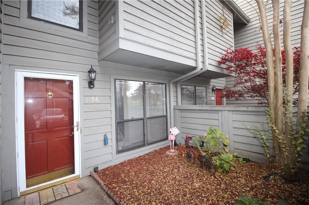 2 bedroom, 1,337 sq ft townhouse sold at 1156 Creatwood Circle 1156, Smyrna, GA 30080
