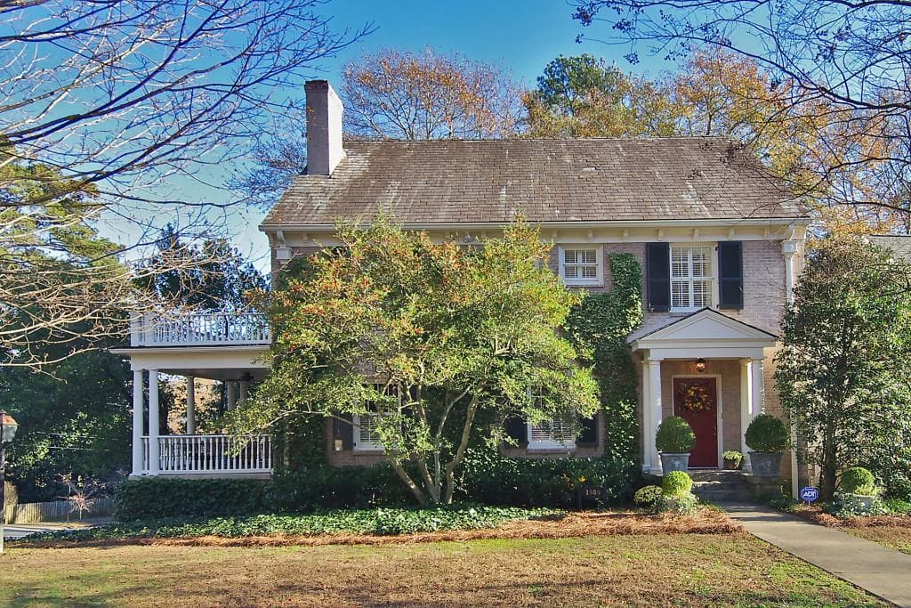 4 bedroom, 2,192 sq ft single family residence sold at 1595 Johnson Road, Atlanta, GA 30306