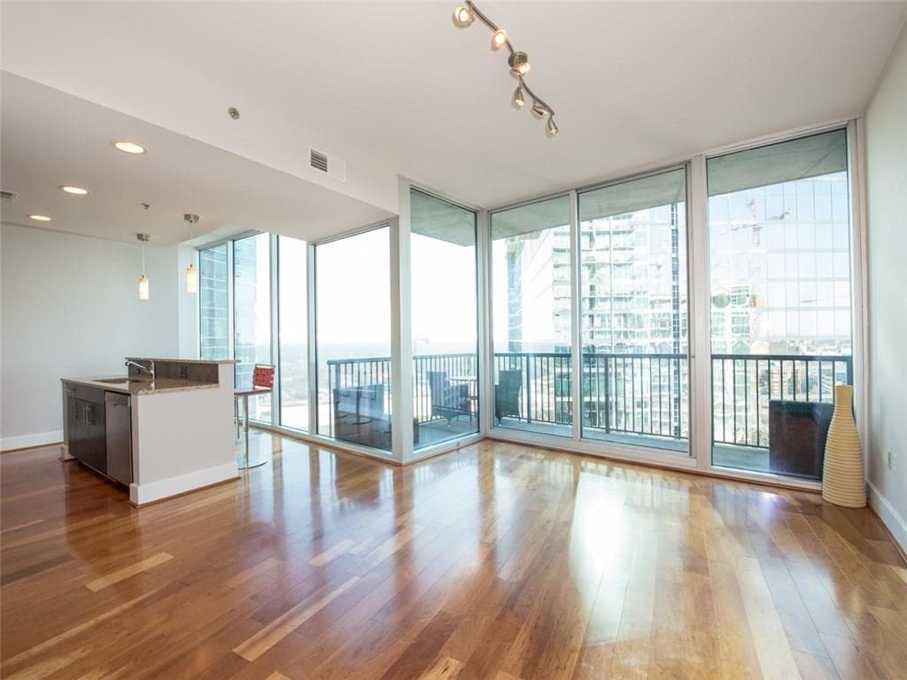1 bedroom, 872 sq ft condominium sold at 1080 Peachtree Street 1607, Atlanta, GA 30309