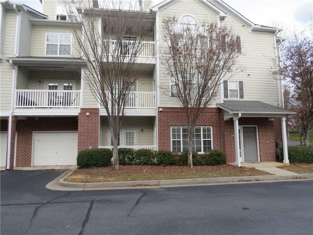 2 bedroom, 1,194 sq ft condominium sold at 8001 Woodland Lane, Alpharetta, GA 30009