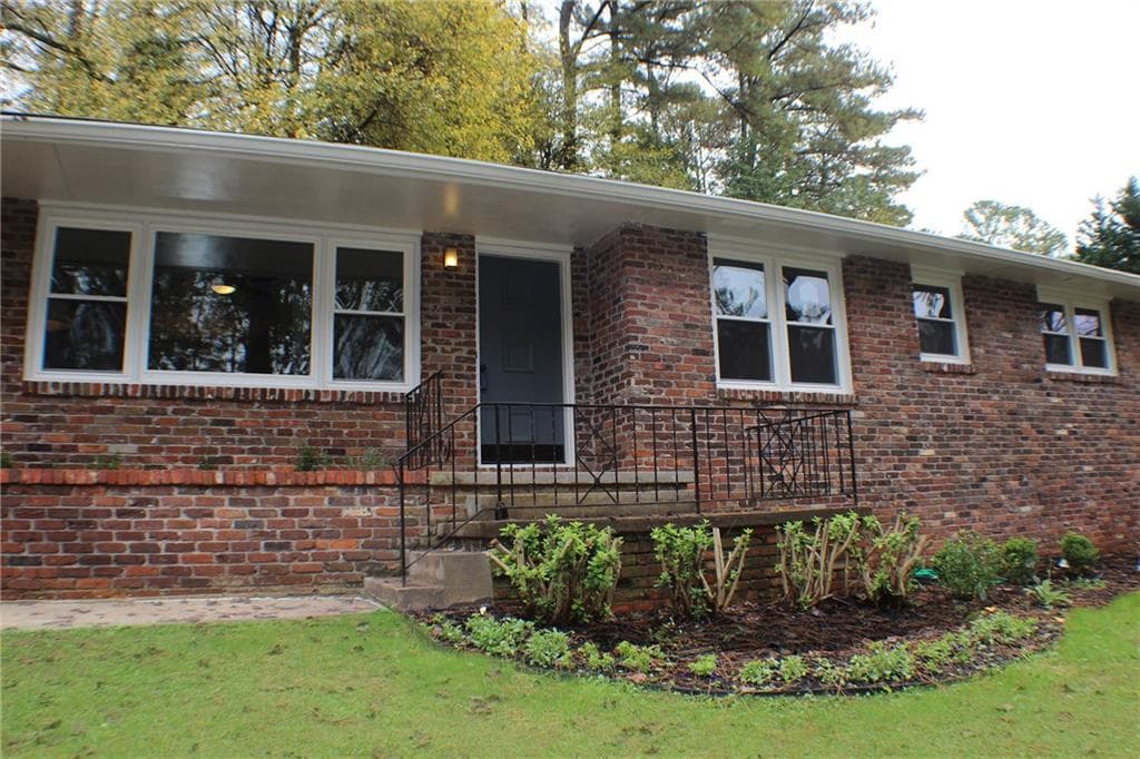 3 bedroom, 1,285 sq ft single family residence sold at 2450 Harrington Drive, Decatur, GA 30033