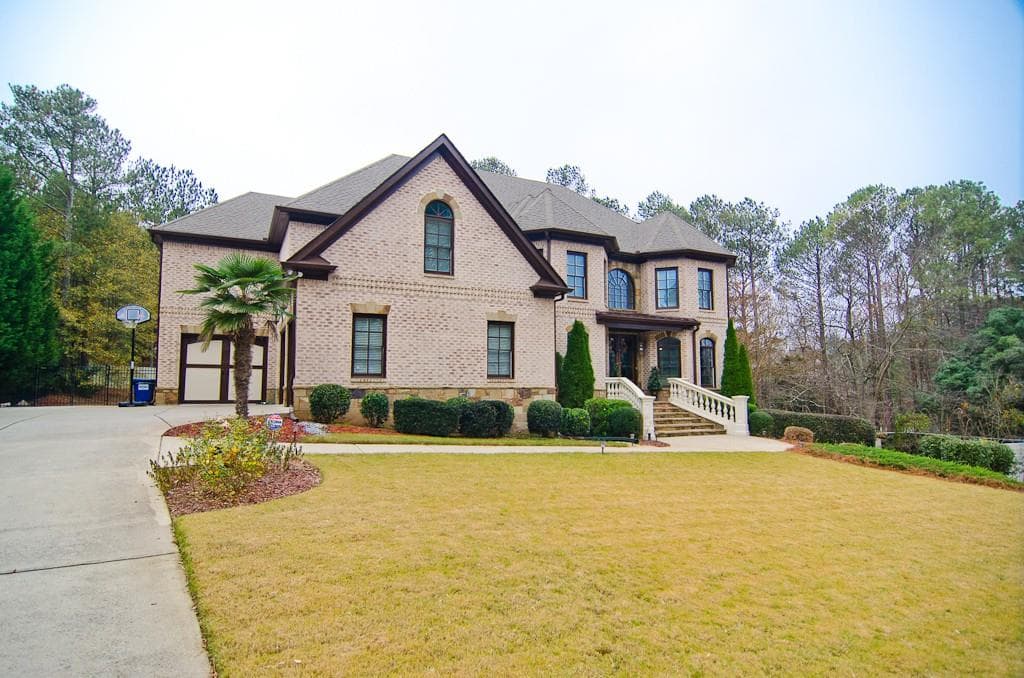 6 bedroom, 4,288 sq ft single family residence sold at 4092 Oak Forest Circle, Marietta, GA 30062