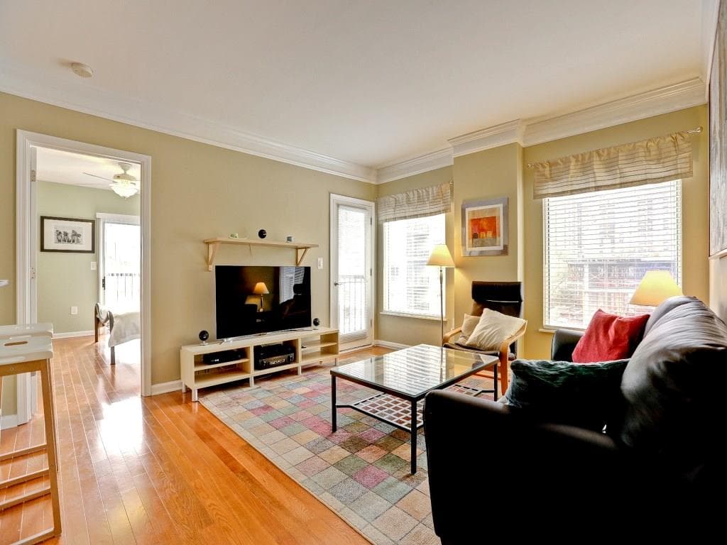 2 bedroom, 1,125 sq ft condominium sold at 275 13th Street 801, Atlanta, GA 30309