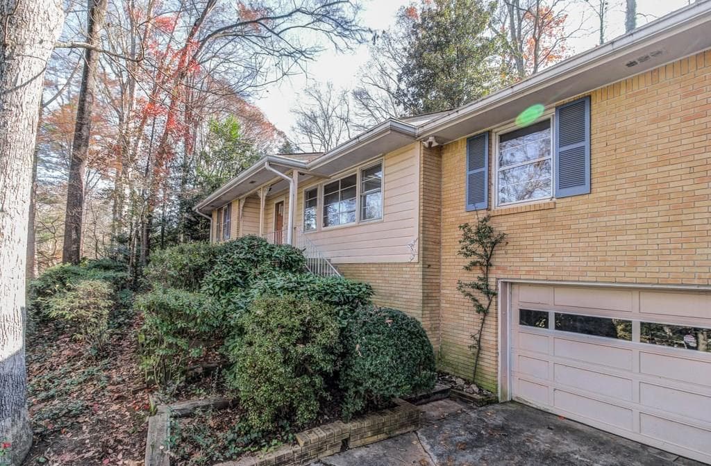 895 Starlight Drive, Atlanta, GA 30342 — most recent listing photo