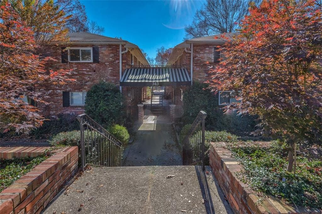 2 bedroom, 800 sq ft condominium sold at 343 8th Street C1, Atlanta, GA 30309