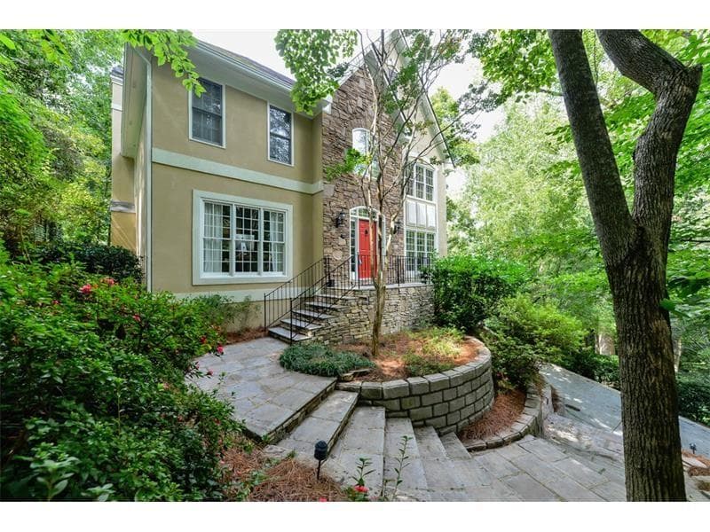 5 bedroom, 3,140 sq ft single family residence sold at 3900 Powers Ferry Road, Atlanta, GA 30342