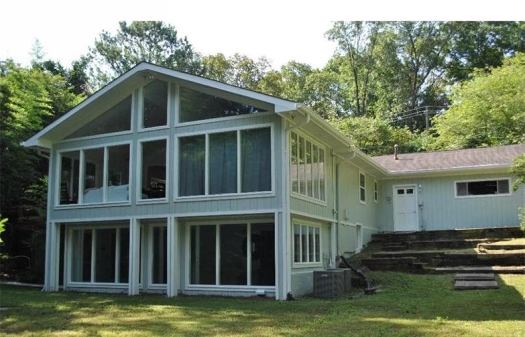 3 bedroom, 2,400 sq ft single family residence sold at 1025 Moores Mill Road, Atlanta, GA 30327